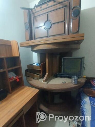 গোল টেবিল ও অফিস
