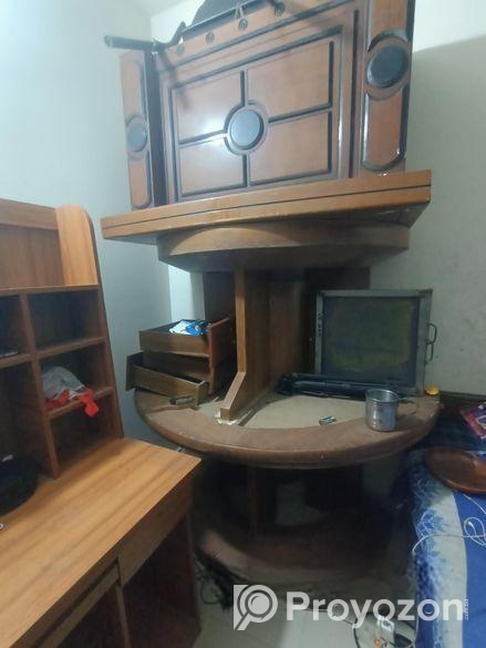 গোল টেবিল ও অফিস