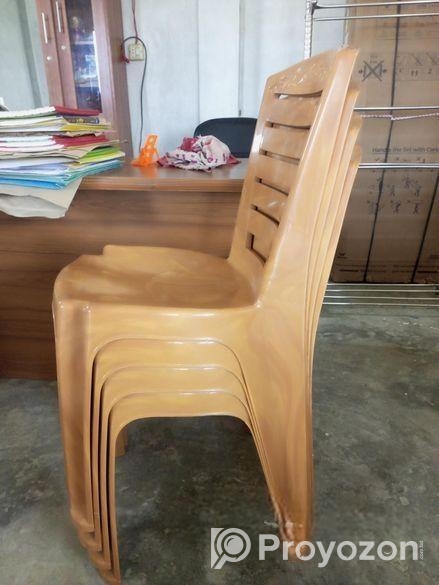 RFL এর ডাইনিং টেবিল ও চারটা চেয়ার বিক্রয় করা হবে।