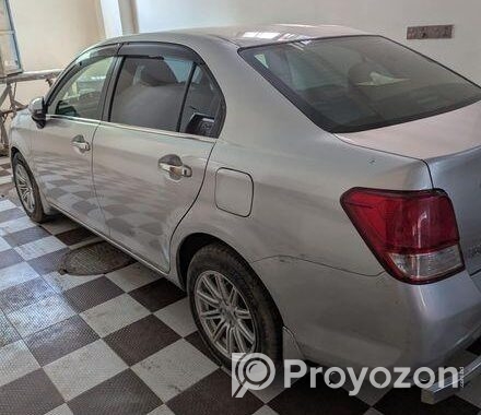 Toyota Axio . 2013