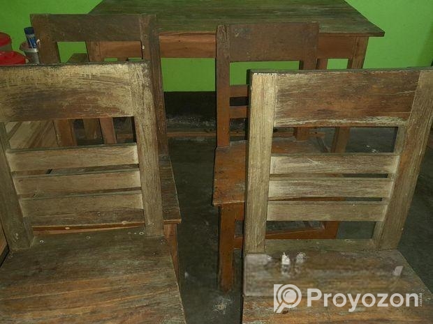 ভালো মানের চেয়ার ও টেবিল