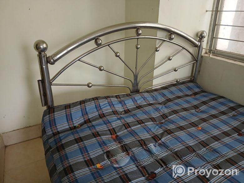 4.5′ ফিট 7′ স্টিলের খাট জাজিমসহ জরুরি বিক্রি হবে