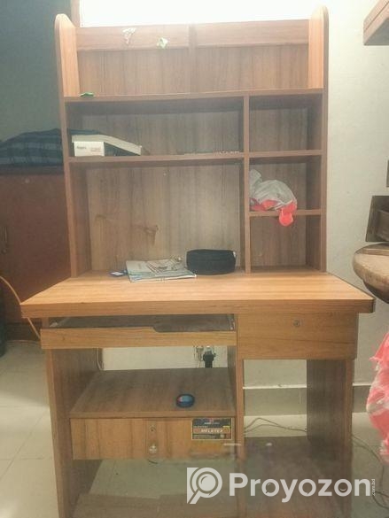 গোল টেবিল ও অফিস