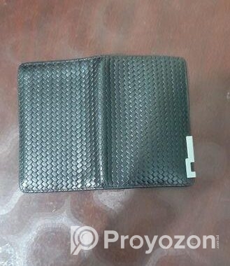 মানিব্যাগ একবারে নতুন ইউজ করা হয়নি খুবই ভালো