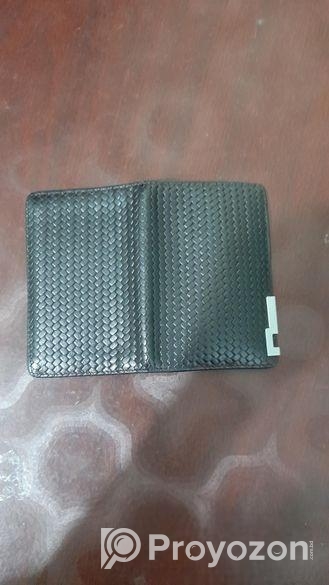 মানিব্যাগ একবারে নতুন ইউজ করা হয়নি খুবই ভালো