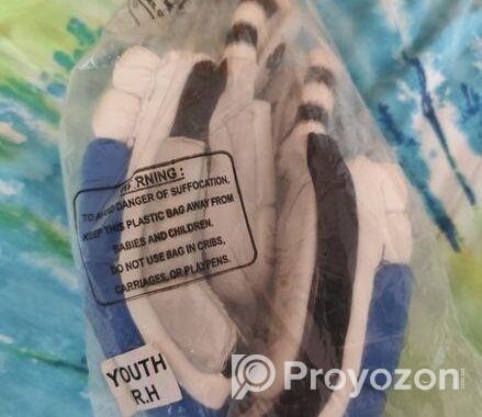 4-5 Bar Used Cricket Gloves.rns