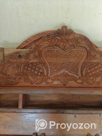 সেগুন গাছের কাঠের তৈরি বড় বক্স খাট