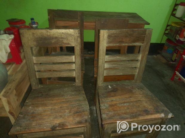 ভালো মানের চেয়ার ও টেবিল