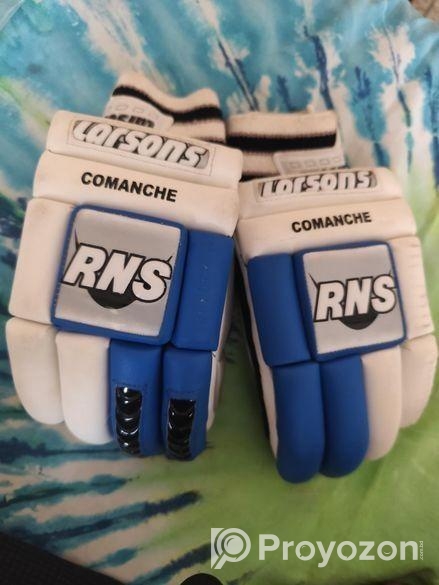 4-5 Bar Used Cricket Gloves.rns