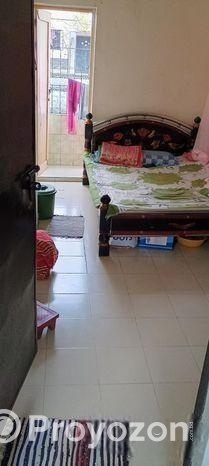 ছয় তালা ছাদের উপরে মনোরম পরিবেশে সুন্দর একটি রুম