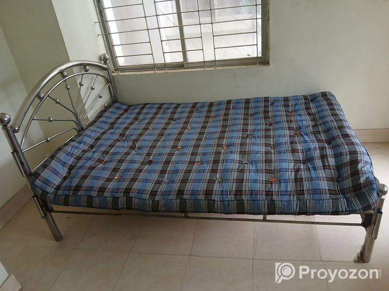 4.5′ ফিট 7′ স্টিলের খাট জাজিমসহ জরুরি বিক্রি হবে