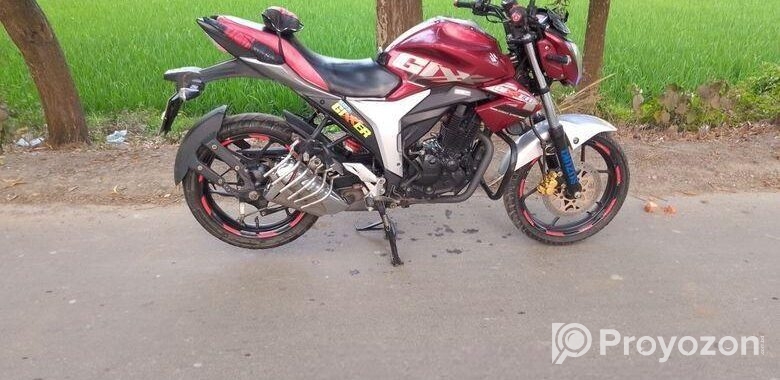 Suzuki Gixxer . 2018