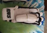 4-5 Bar Used Cricket Gloves.rns