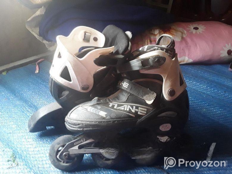 স্কেটিং জুতা বিক্রি হবে