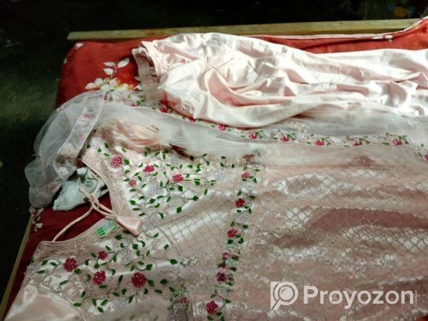 Ami Ekta Onek Beshi Sundor Gaun Dress sell Korte cacchi