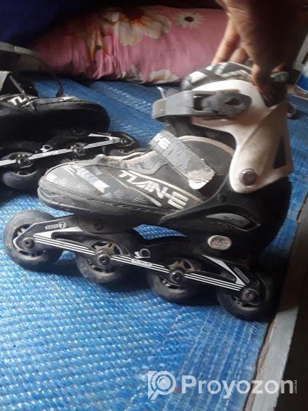 স্কেটিং জুতা বিক্রি হবে