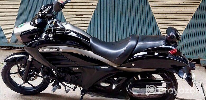 Suzuki Intruder . 2022