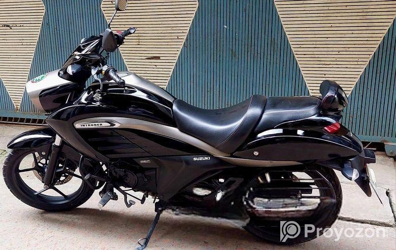 Suzuki Intruder . 2022