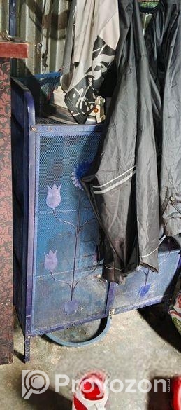 খাট /মেত্রেস /ডেসিন টেবিল/ ওয়ার্ড একসাথে বিক্রি হবে