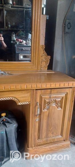 একটি যশোর সেগুনের ড্রেসিং টেবিল বিক্রি হবে