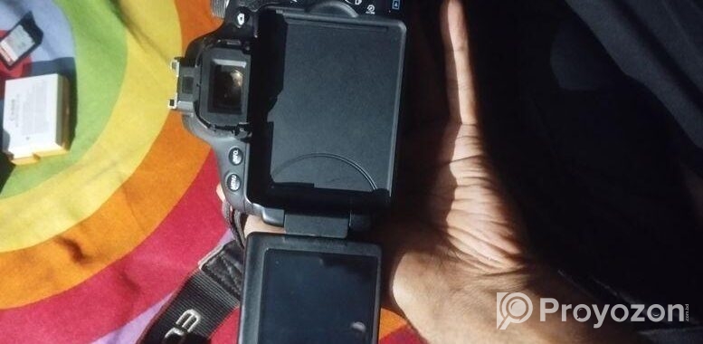 Canon 700 D