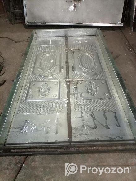 বক্সের দরজা