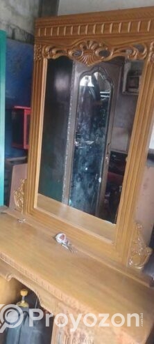 একটি যশোর সেগুনের ড্রেসিং টেবিল বিক্রি হবে