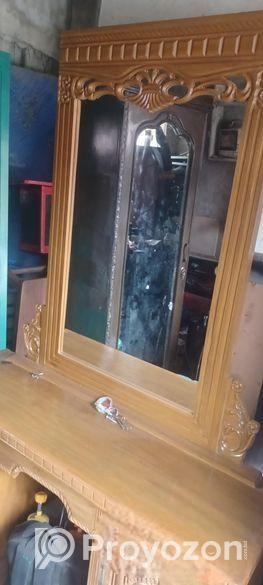 একটি যশোর সেগুনের ড্রেসিং টেবিল বিক্রি হবে