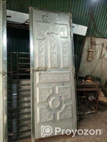 বক্সের দরজা
