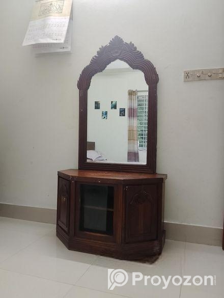 ড্রেসিং টেবিল মেহগুনি কাঠ।