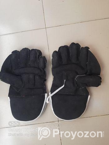 Wicket gloves Sell Post