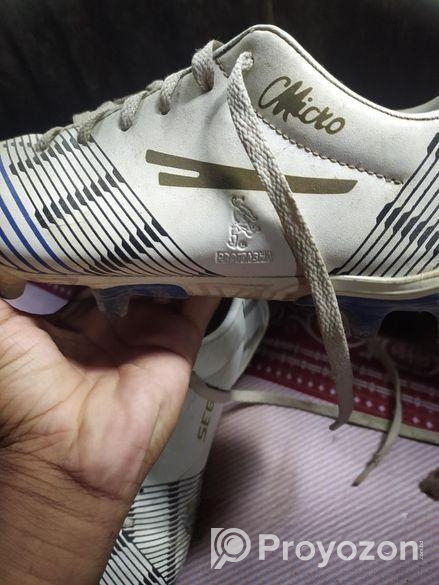 ফুটবল বুট