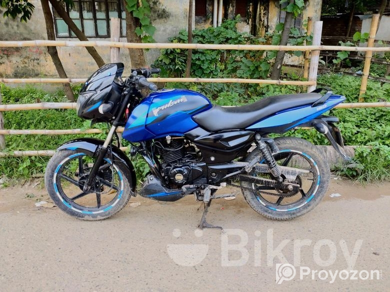 Bajaj Pulsar 150 . 2017