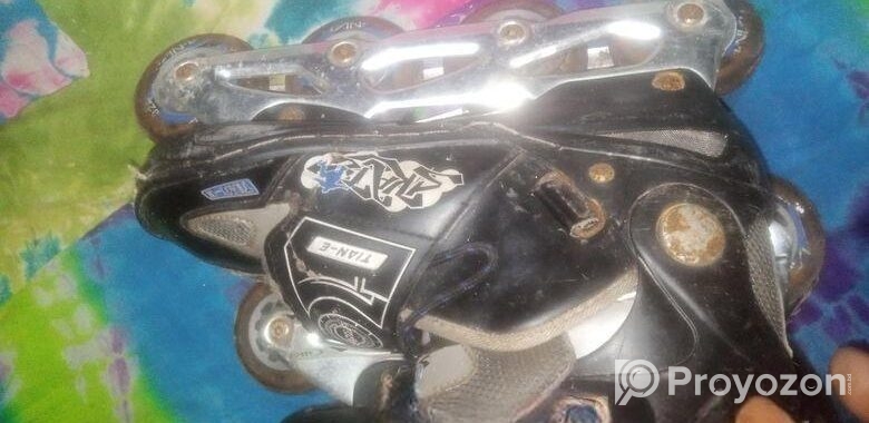 Roller skates shoes Black & White -1 Pair