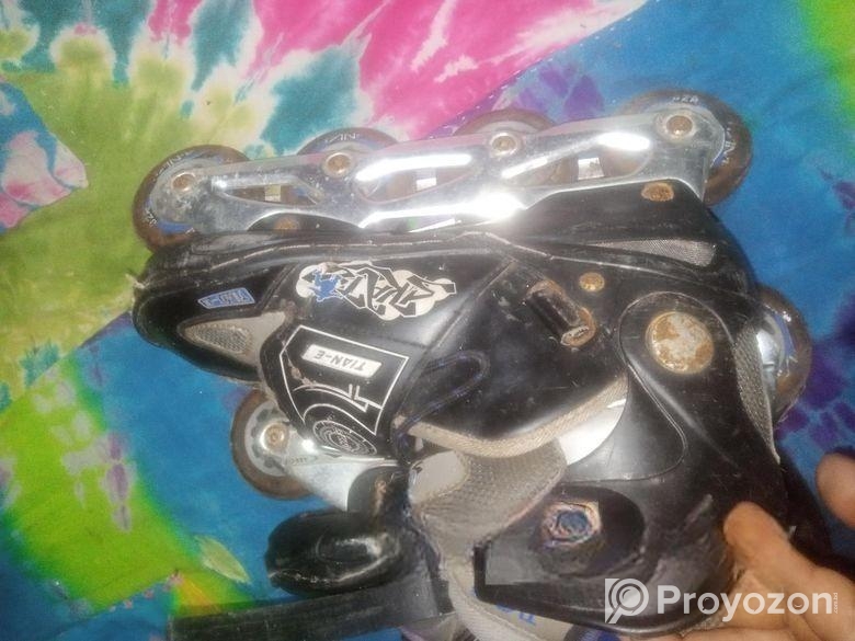 Roller skates shoes Black & White -1 Pair