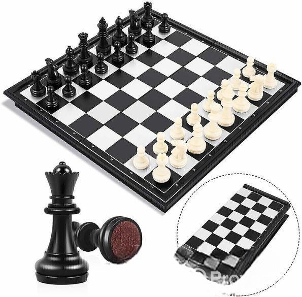 Magnetic chess board