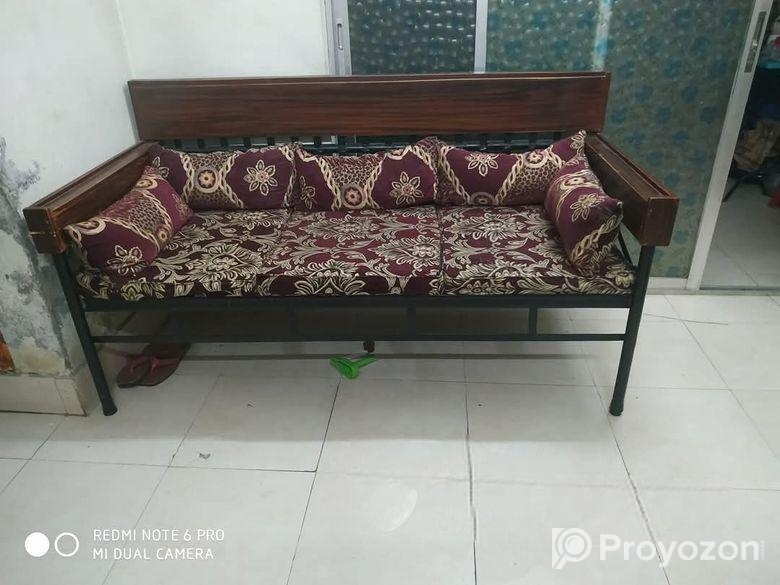 সেগুন কাঠ দিয়ে বানানো সোফা