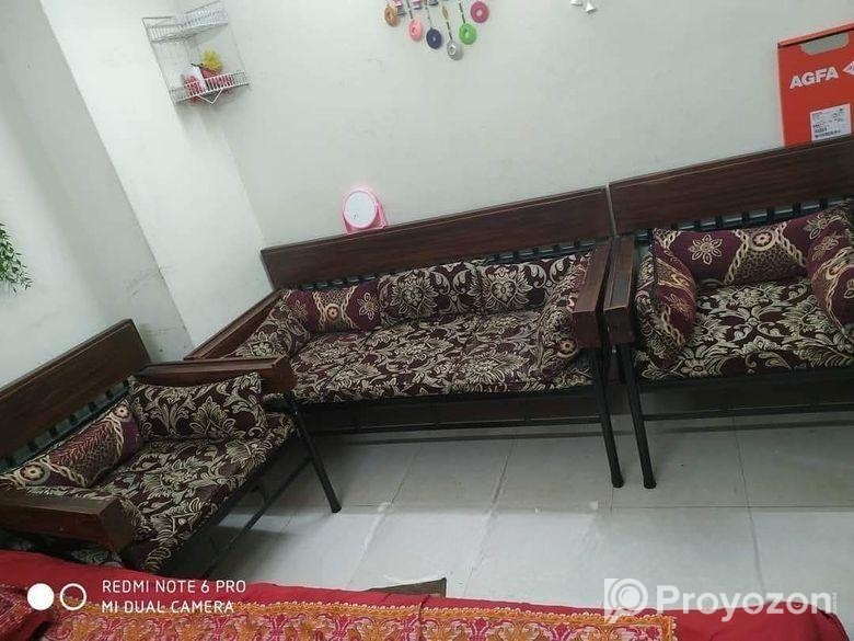 সেগুন কাঠ দিয়ে বানানো সোফা