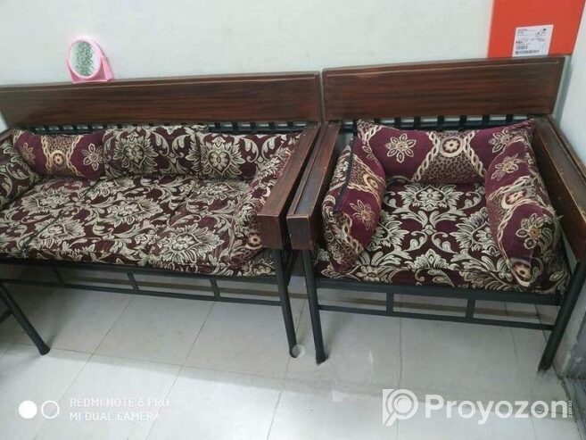 সেগুন কাঠ দিয়ে বানানো সোফা