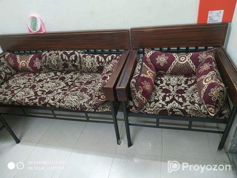 সেগুন কাঠ দিয়ে বানানো সোফা