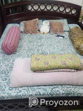 নাভানা ফার্নিচারের এক বছর ব্যবহৃত কিং সাইজ খাট