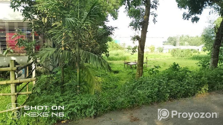 মেন রাস্তার পাশে জমি সেল করবো