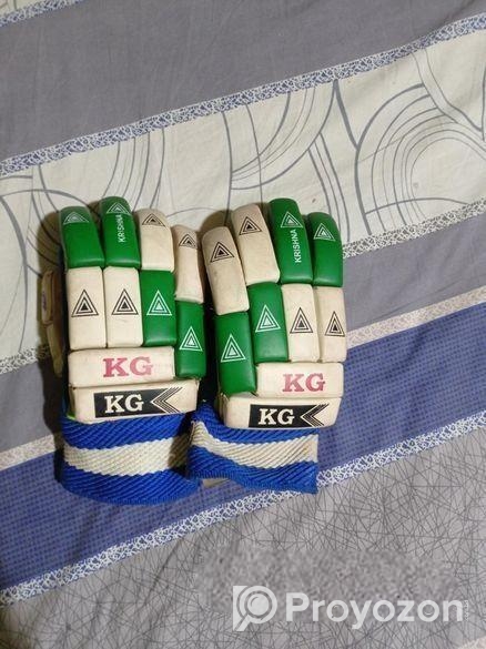 ক্রিকেট ব্যাট ,গ্লাভ,প্যাড