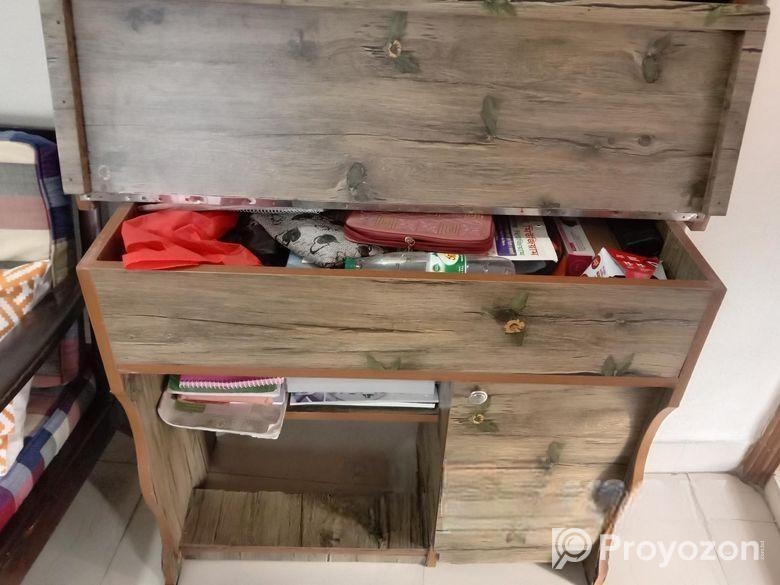 পড়ার টেবিল বিক্রি হবে