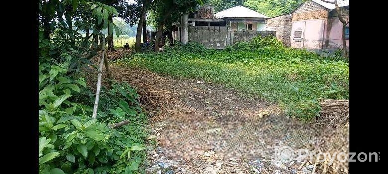 বাস স্ট্যান্ড থেকে বাজারে যাওয়ার প্রথম গলিতে বামে