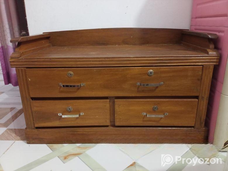 ডেস্ক বিক্রি করা হবে