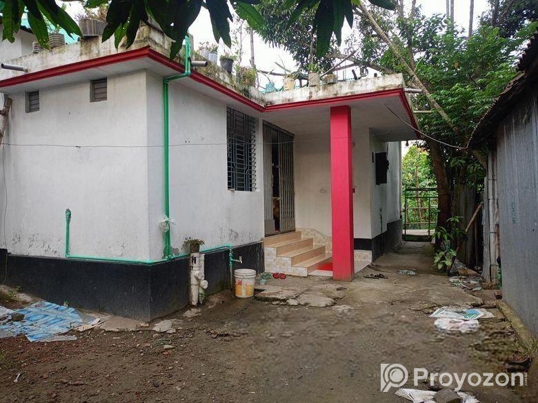 বাড়ি সহ জমি বিক্রি করা হবে।