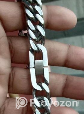 Stainless Steel এর একটি ব্রেসলেট বিক্রি করা হবে