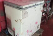 একটি ওয়াল্টন ডিপ ফ্রিজ করা হবে।