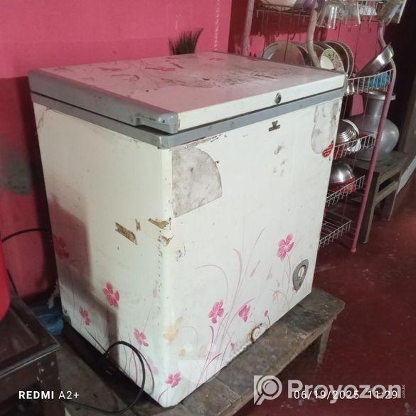 একটি ওয়াল্টন ডিপ ফ্রিজ করা হবে।